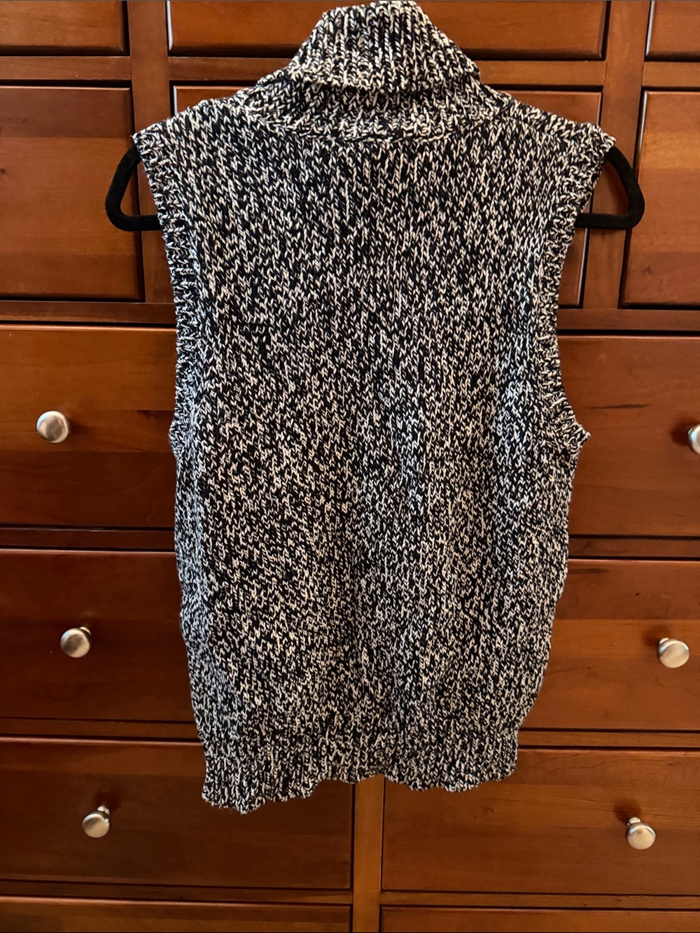 Michael Kors Black & White Marled Knit Sleeveless Turtleneck Sweater - Picture 3 of 4